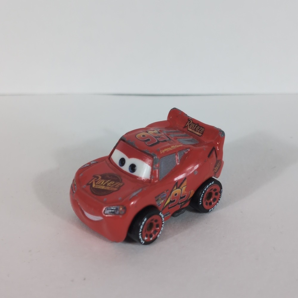 Disney Pixar Cars Lightning McQueen Rust-eze 95 Mini Racer Mattel FBG75 Red